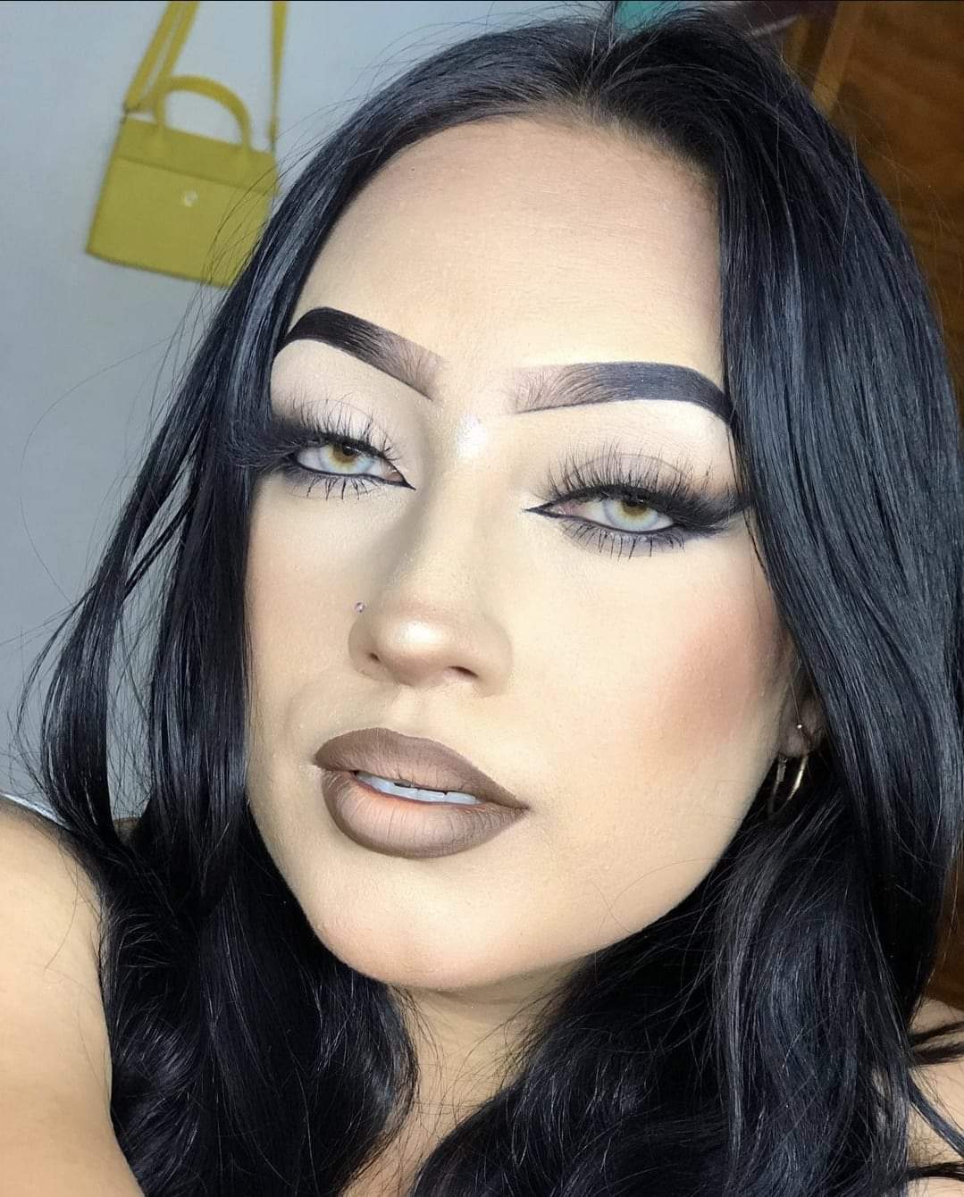 GLAMOROUS